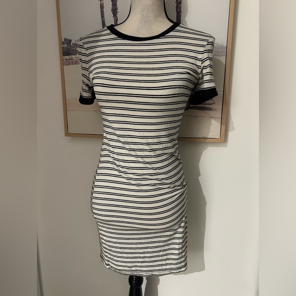 Rue21 Black and White Striped Short Sleeve Midi Dress